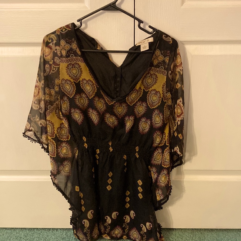 Arden B. paisley sheer V-neck tunic top with black liner
